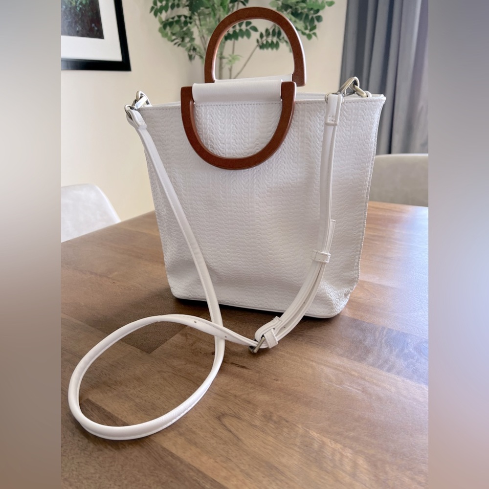 JOY Susan White Purse with Wood Handles